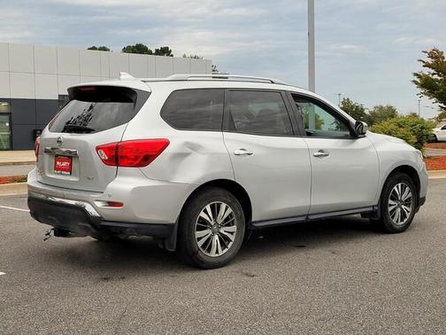 2020 Nissan Pathfinder SV