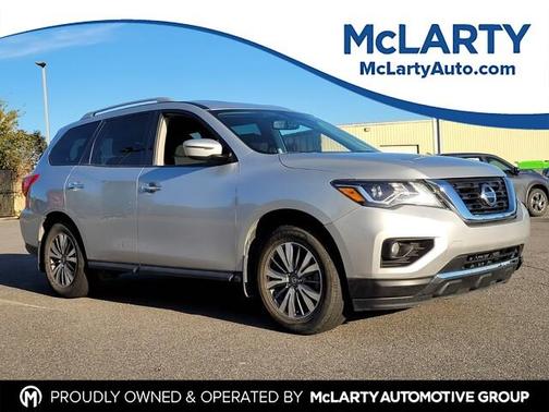 2020 Nissan Pathfinder SV