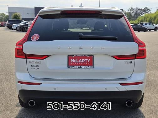 Crystal White 2021 Volvo XC60 T5 Momentum