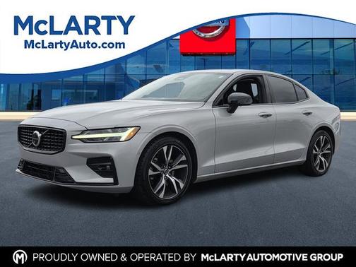 2024 Volvo S60 B5 Plus Dark Theme