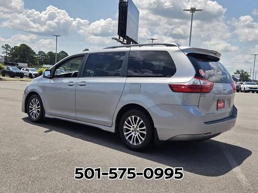 Silver Sky Metallic 2018 Toyota Sienna XLE