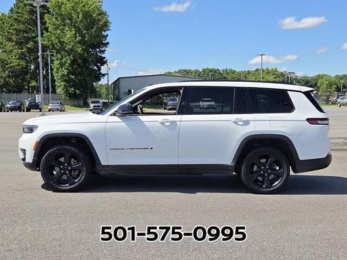Bright White Clearcoat 2023 Jeep Grand Cherokee L Laredo