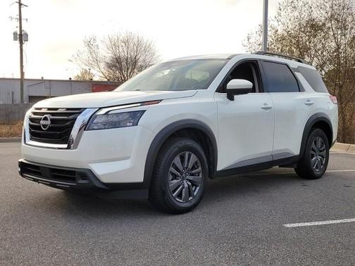 2024 Nissan Pathfinder SV