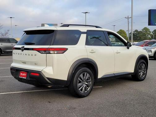 2024 Nissan Pathfinder SV