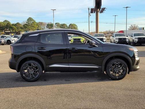 Super Black 2026 Nissan Kicks SR