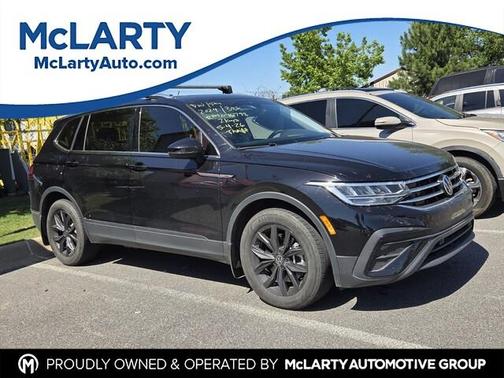 Deep Black Pearl Effect 2024 Volkswagen Tiguan 2.0T SE