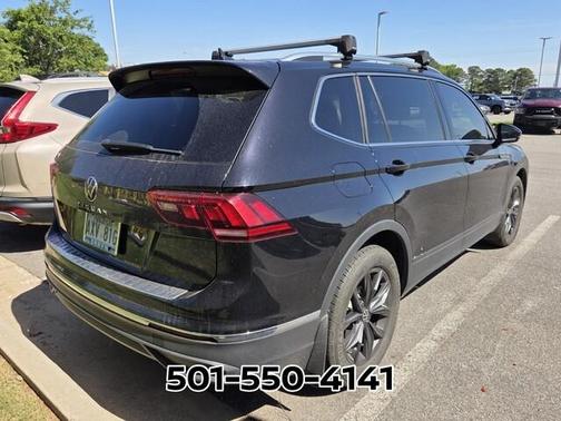 Deep Black Pearl Effect 2024 Volkswagen Tiguan 2.0T SE