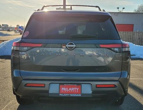 2026 Nissan Pathfinder SL