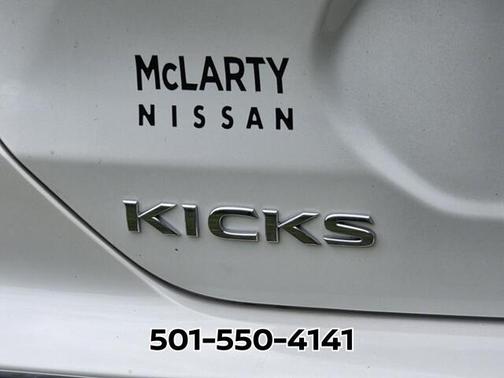 Aspen White / Super Black 2023 Nissan Kicks SV