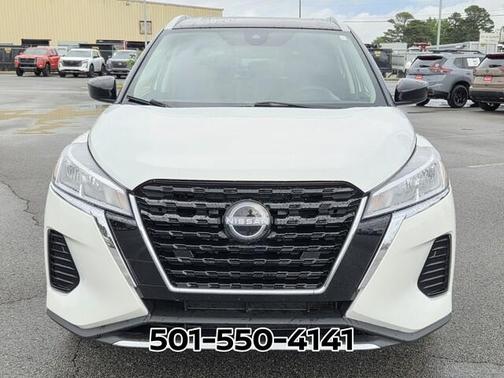 Aspen White / Super Black 2023 Nissan Kicks SV