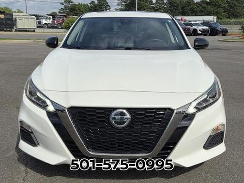 White 2021 Nissan Altima 2.5 SR
