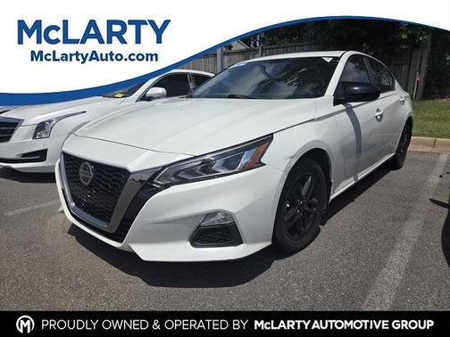 White 2021 Nissan Altima 2.5 SR
