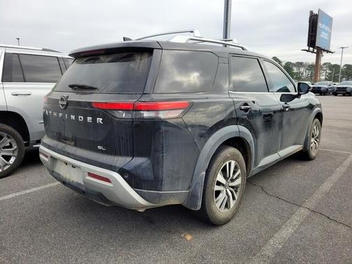 2022 Nissan Pathfinder SL