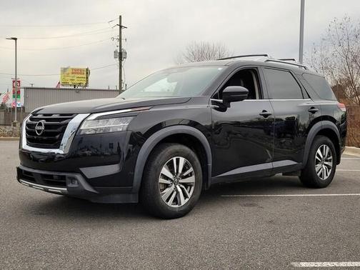2022 Nissan Pathfinder SL