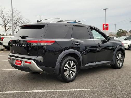 2022 Nissan Pathfinder SL