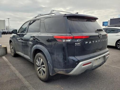 2022 Nissan Pathfinder SL