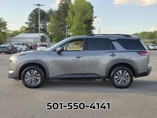 2024 Nissan Pathfinder SV