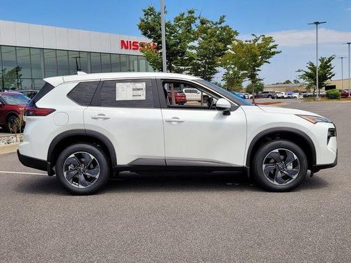 Everest White P 2026 Nissan Rogue SV