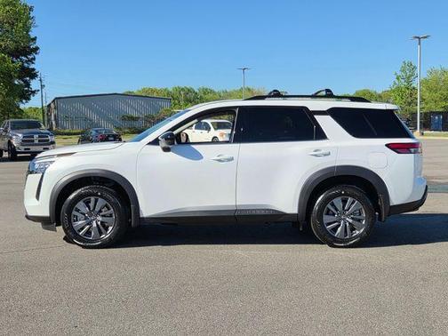 Everest White P 2026 Nissan Pathfinder SV