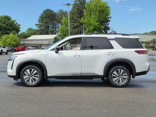 Everest White P 2026 Nissan Pathfinder SL