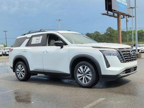 Everest White P 2026 Nissan Pathfinder SL