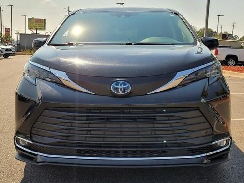 2024 Toyota Sienna XLE 8 Passenger