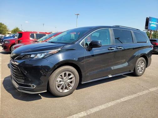 2024 Toyota Sienna XLE