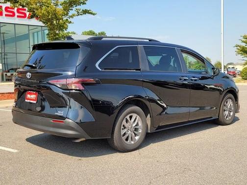 2024 Toyota Sienna XLE 8 Passenger
