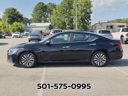 Super Black 2025 Nissan Altima SV