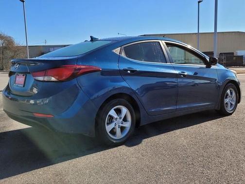 Photo 4 of 23 of 2015 Hyundai Elantra SE