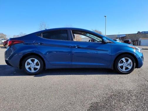 Photo 3 of 23 of 2015 Hyundai Elantra SE