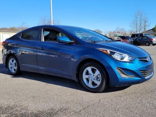 Photo 2 of 23 of 2015 Hyundai Elantra SE