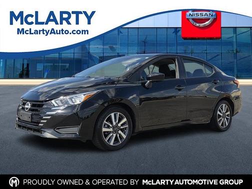 Black 2023 Nissan Versa 1.6 SV
