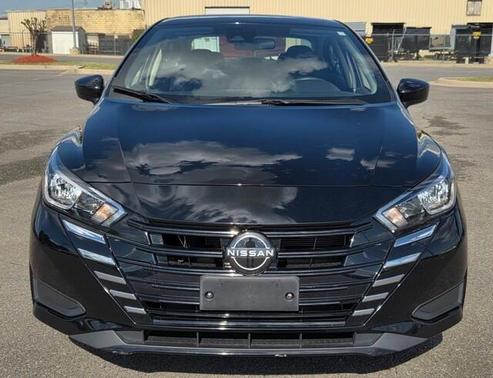 Black 2023 Nissan Versa 1.6 SV