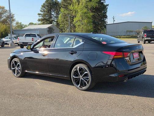 Black 2026 Nissan Altima 2.5 SR