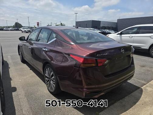 Garnet Pearl Me 2024 Nissan Altima 2.5 SV