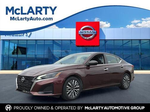 Garnet Pearl Me 2024 Nissan Altima 2.5 SV