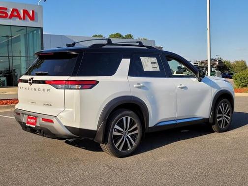 2025 Nissan Pathfinder Platinum