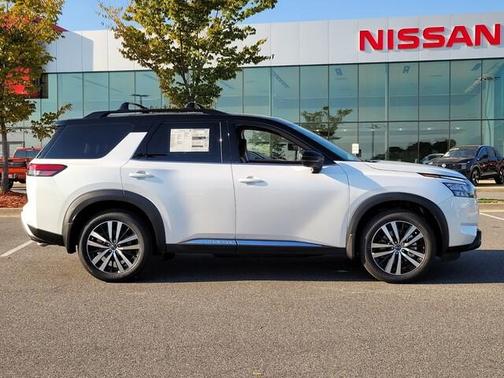 2025 Nissan Pathfinder Platinum