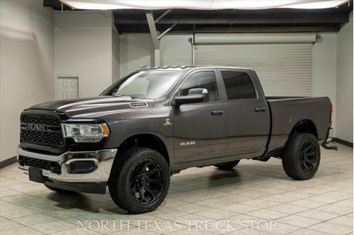 2022 RAM 2500 Tradesman Crew Cab 4x4 6'4' Box