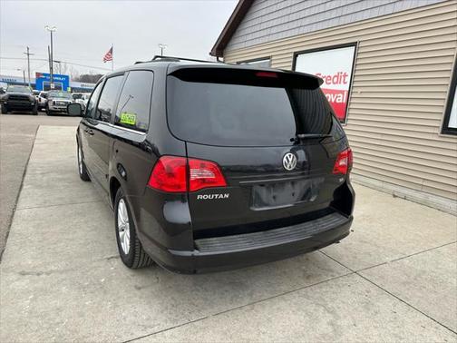2014 Volkswagen Routan SE