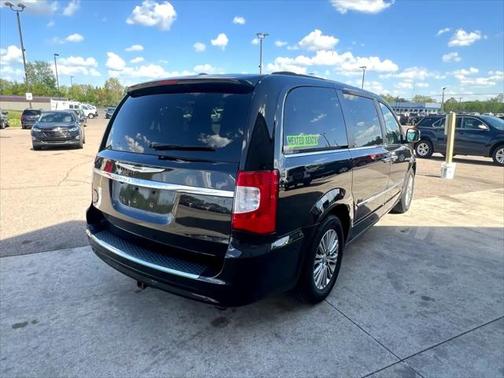 2014 Chrysler Town & Country Touring-L