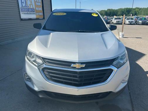 Silver Ice Metallic 2018 Chevrolet Equinox LS