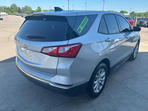 Silver Ice Metallic 2018 Chevrolet Equinox LS