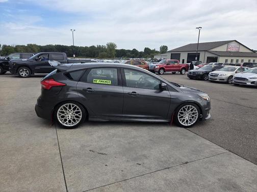 2017 Ford Focus ST 