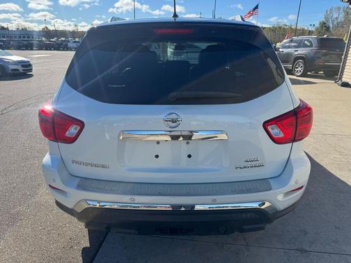 2017 Nissan Pathfinder Platinum