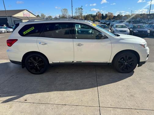 2017 Nissan Pathfinder Platinum