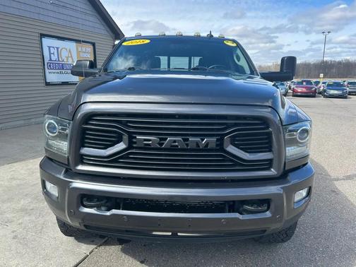 Granite Crystal Metallic Clearcoat 2018 RAM 3500 Laramie Crew Cab 4x4 8' Box