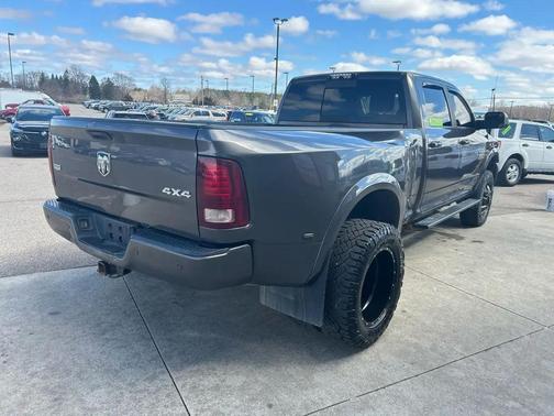 Granite Crystal Metallic Clearcoat 2018 RAM 3500 Laramie Crew Cab 4x4 8' Box