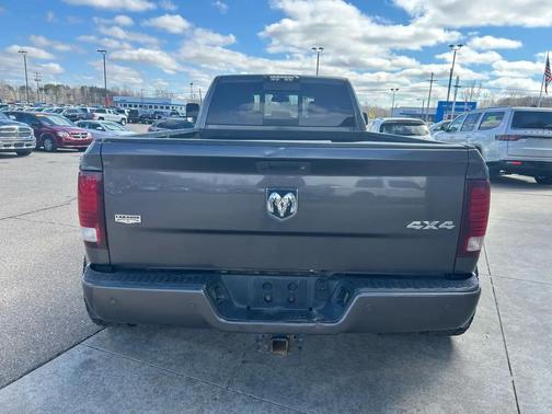 Granite Crystal Metallic Clearcoat 2018 RAM 3500 Laramie Crew Cab 4x4 8' Box